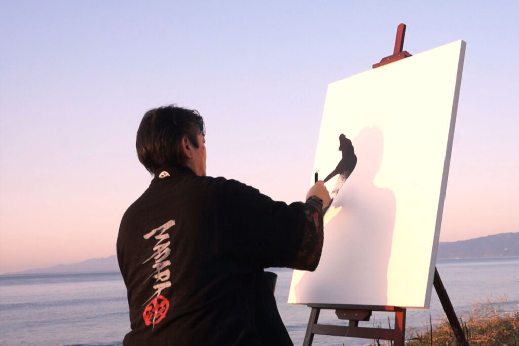 Japanese calligraphy artist Madara creating custom artwork using the Hisseki-jutsu technique2