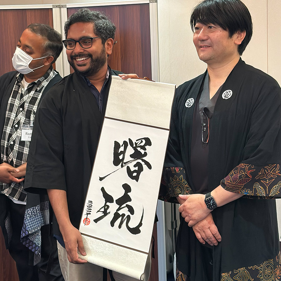 overseas customers holding custom japanese calligraphy hanging scrolls